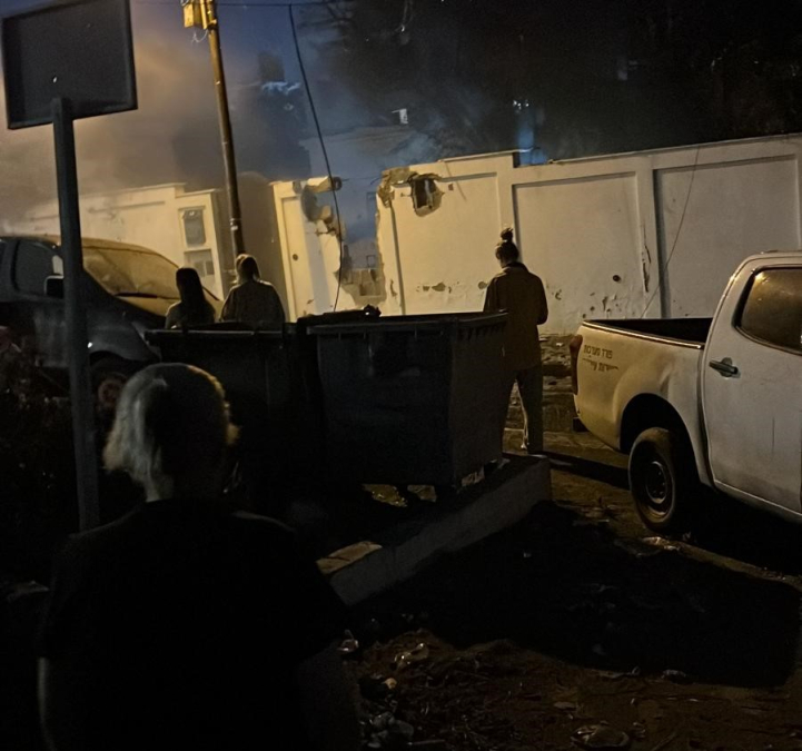 يافا : إصابتين إحدهما خطرة في سقوط شظايا صاروخ